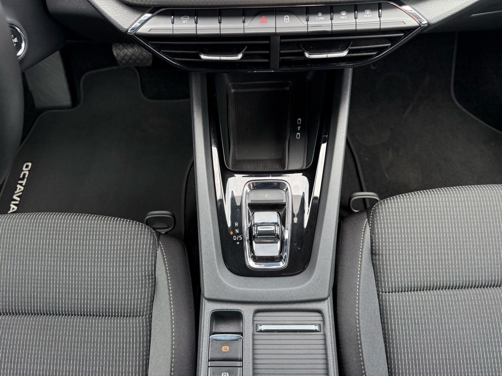 Škoda Octavia 2.0 TDI DSG °VIRTUAL°NAVI°KAMERA°LEASING BEZ UČEŠĆA°, fotografija 15