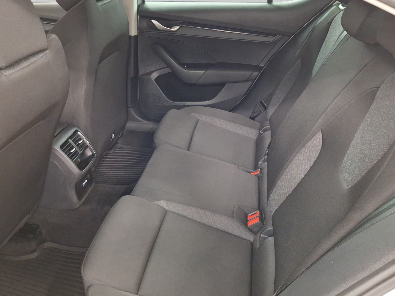 Škoda Octavia 2.0 TDI Essence, fotografija 16