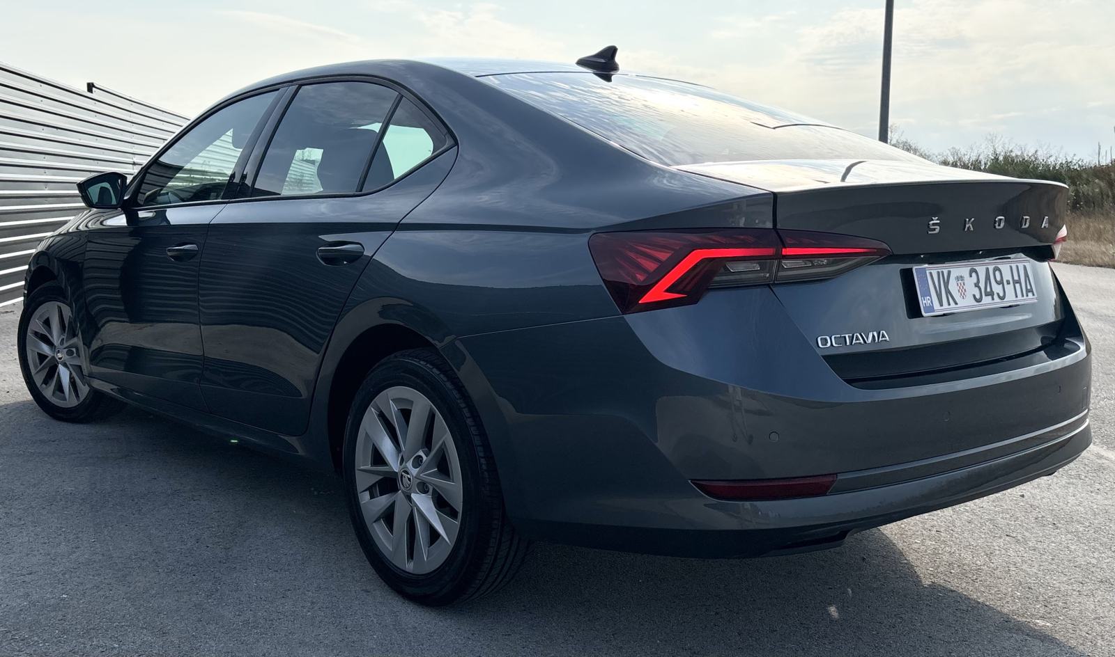 Škoda Octavia 2.0 TDI ~REG.GOD.DANA ~NOVE GUME~ HR VOZILO, fotografija 4