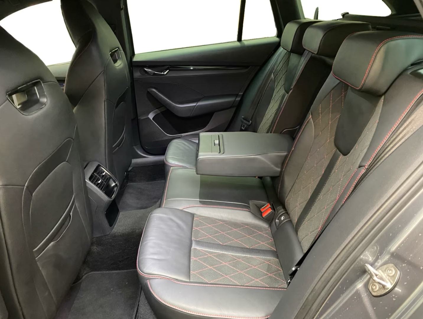 Škoda Octavia 2,0 TDI RS ☆ GARANCIJA ☆ RATA OD 243€, fotografija 8