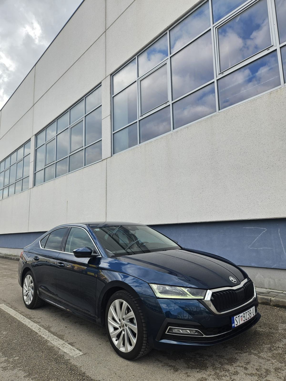 Škoda Octavia 2,0 TDI, virtual cockpit, Alcantara sjedala, fotografija 1
