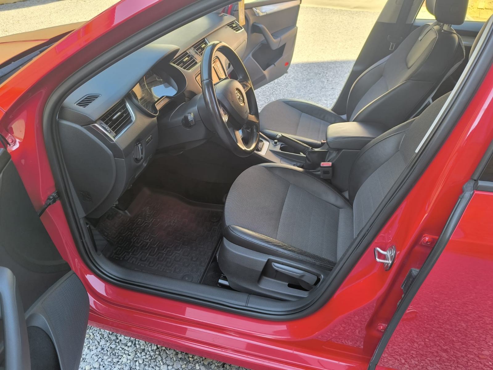 Škoda Octavia 2,0 TDI, fotografija 9