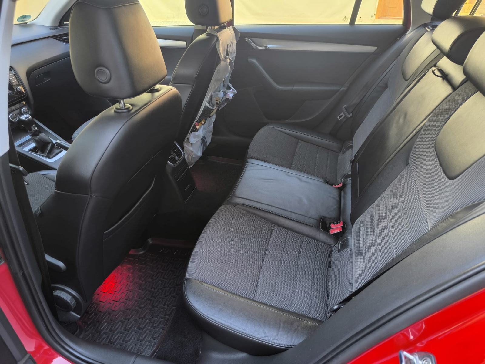 Škoda Octavia 2,0 TDI, fotografija 11