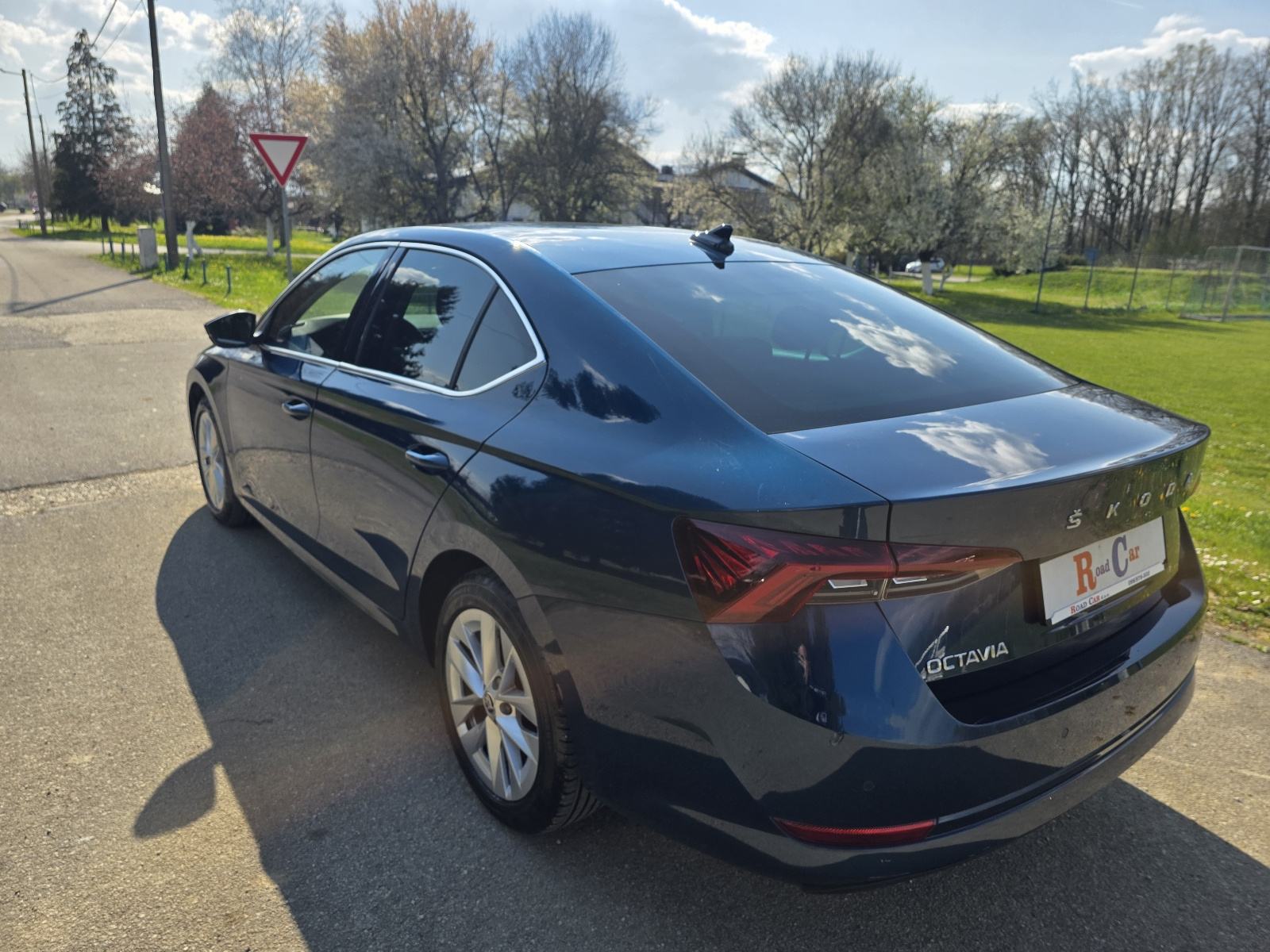 Škoda Octavia 2,0 TDI Style,led,navi,2xpdc,leasing RATA VEC OD 220E, fotografija 5