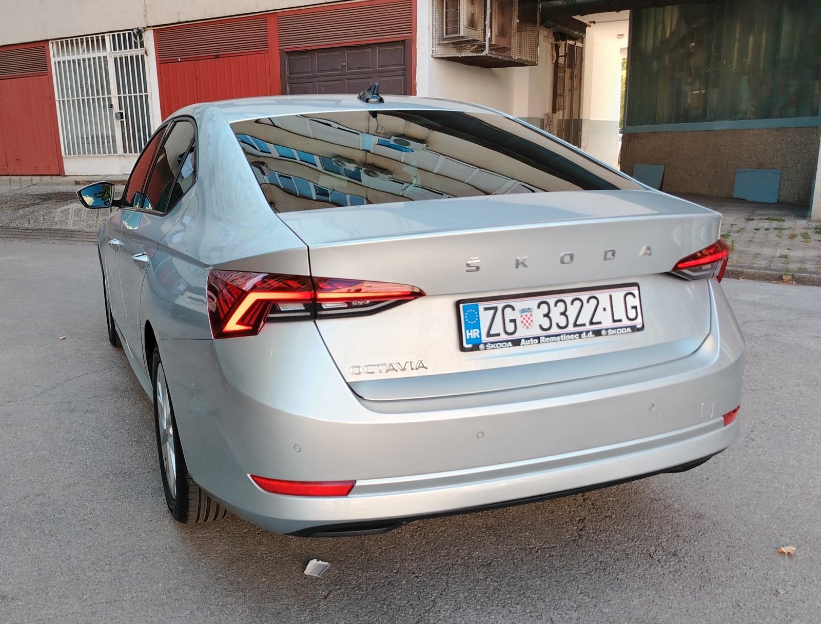 Škoda Octavia 2,0 TDI STYLE OPREMA KUPLJENA NOVA U HR REG 8/2027, fotografija 4