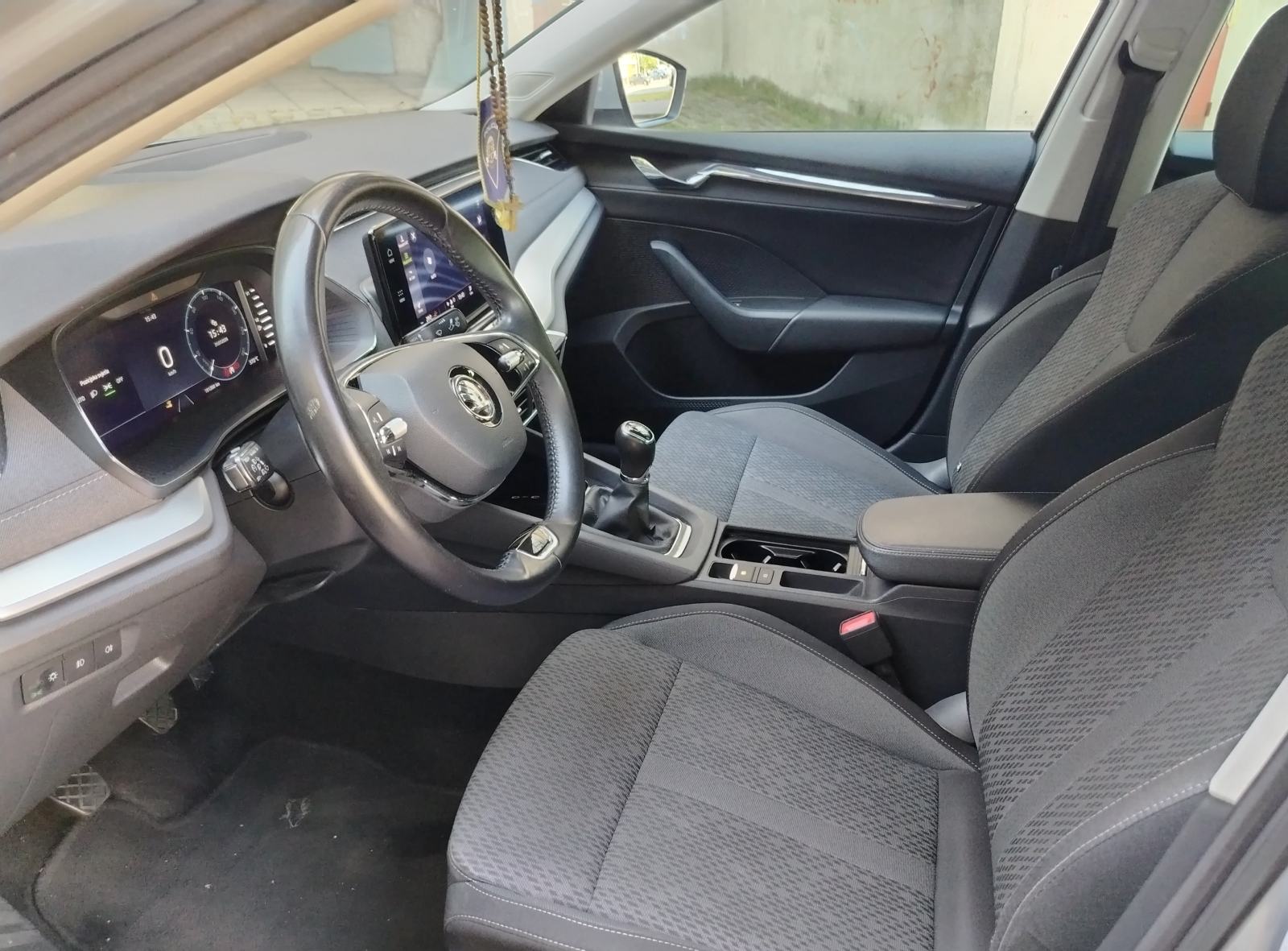 Škoda Octavia 2,0 TDI STYLE OPREMA KUPLJENA NOVA U HR REG 8/2027, fotografija 5