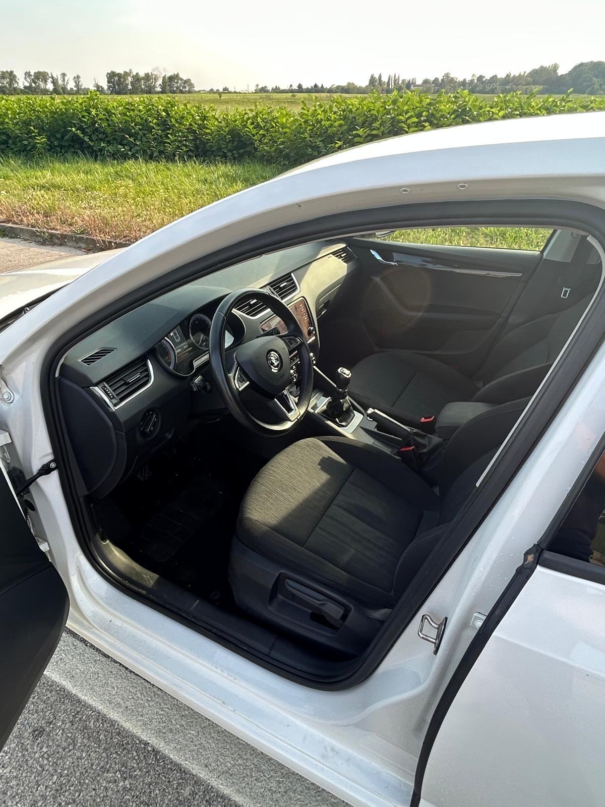 Škoda Octavia 2,0 TDI Style, fotografija 6