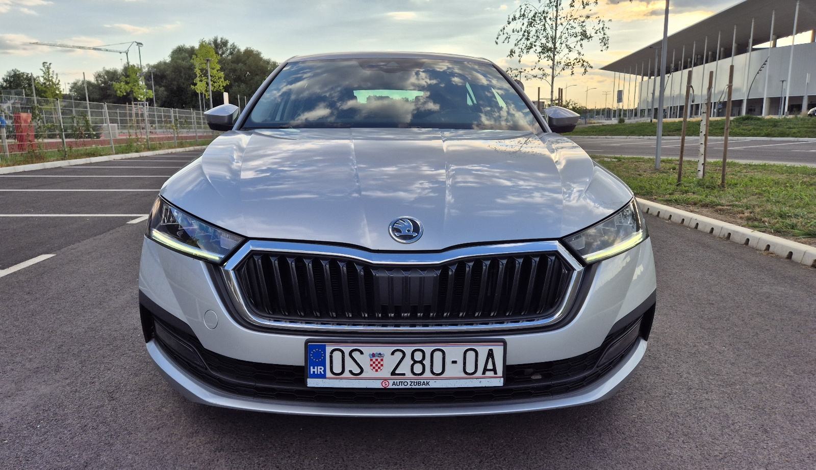 Škoda Octavia 2,0 TDI HR AUTO *VIRTUAL, CRISTAL LED, REG 02/2026, fotografija 2
