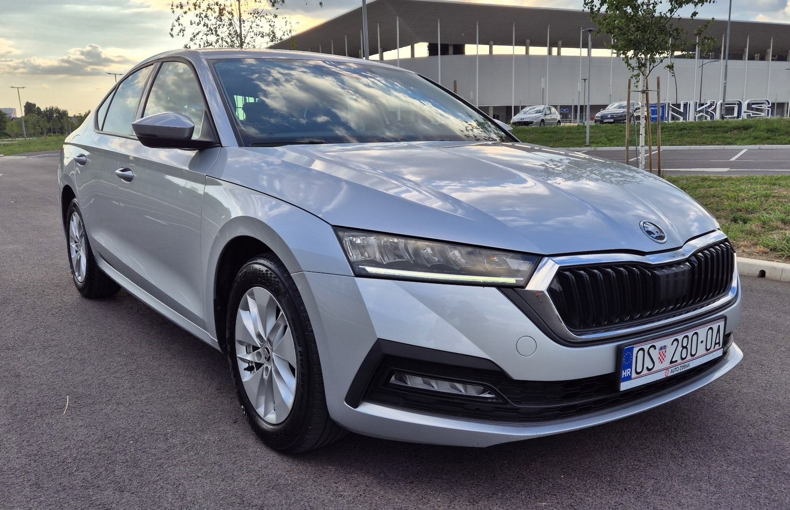 Škoda Octavia 2,0 TDI HR AUTO *VIRTUAL, CRISTAL LED, REG 02/2026, fotografija 3