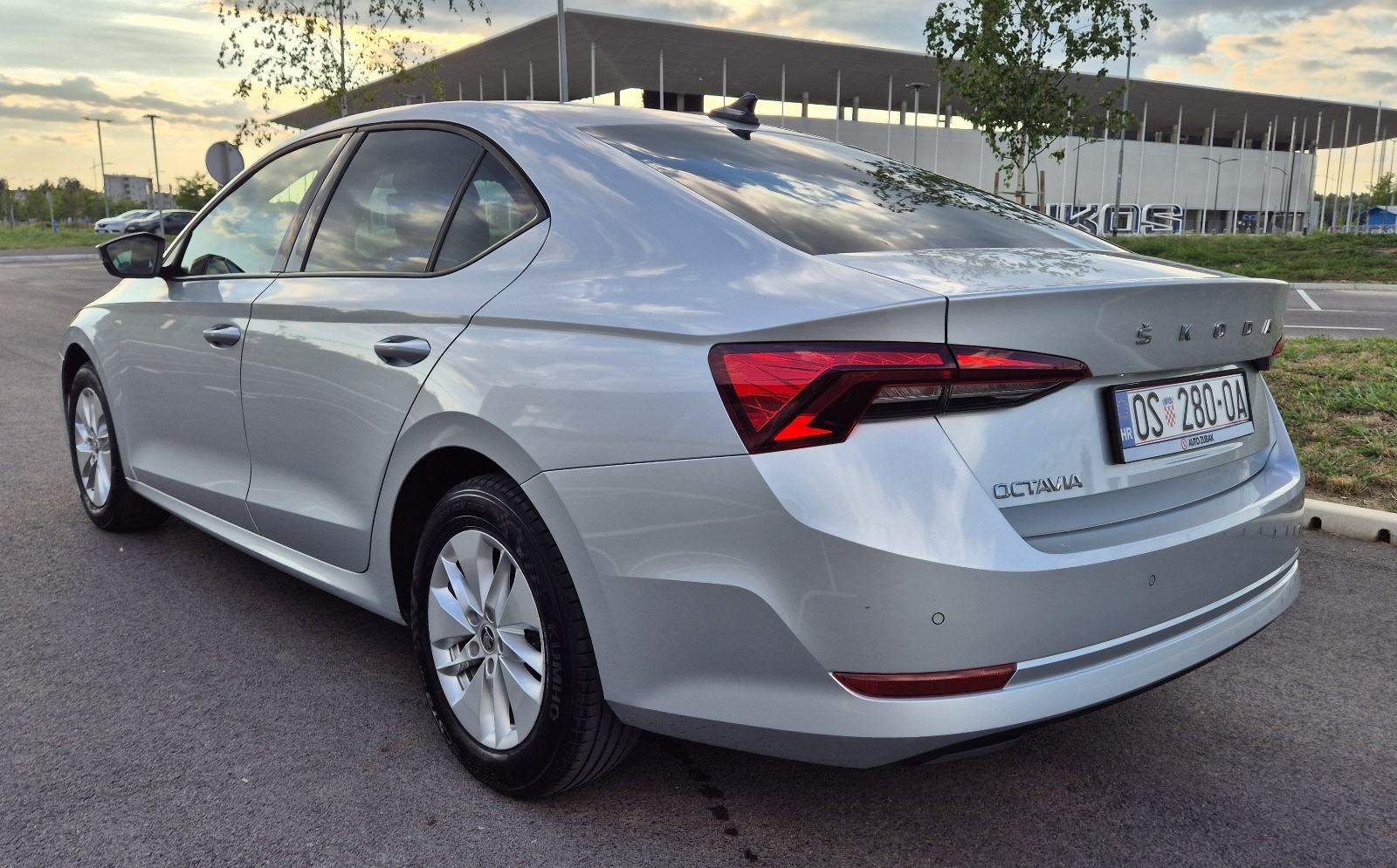 Škoda Octavia 2,0 TDI HR AUTO *VIRTUAL, CRISTAL LED, REG 02/2026, fotografija 5