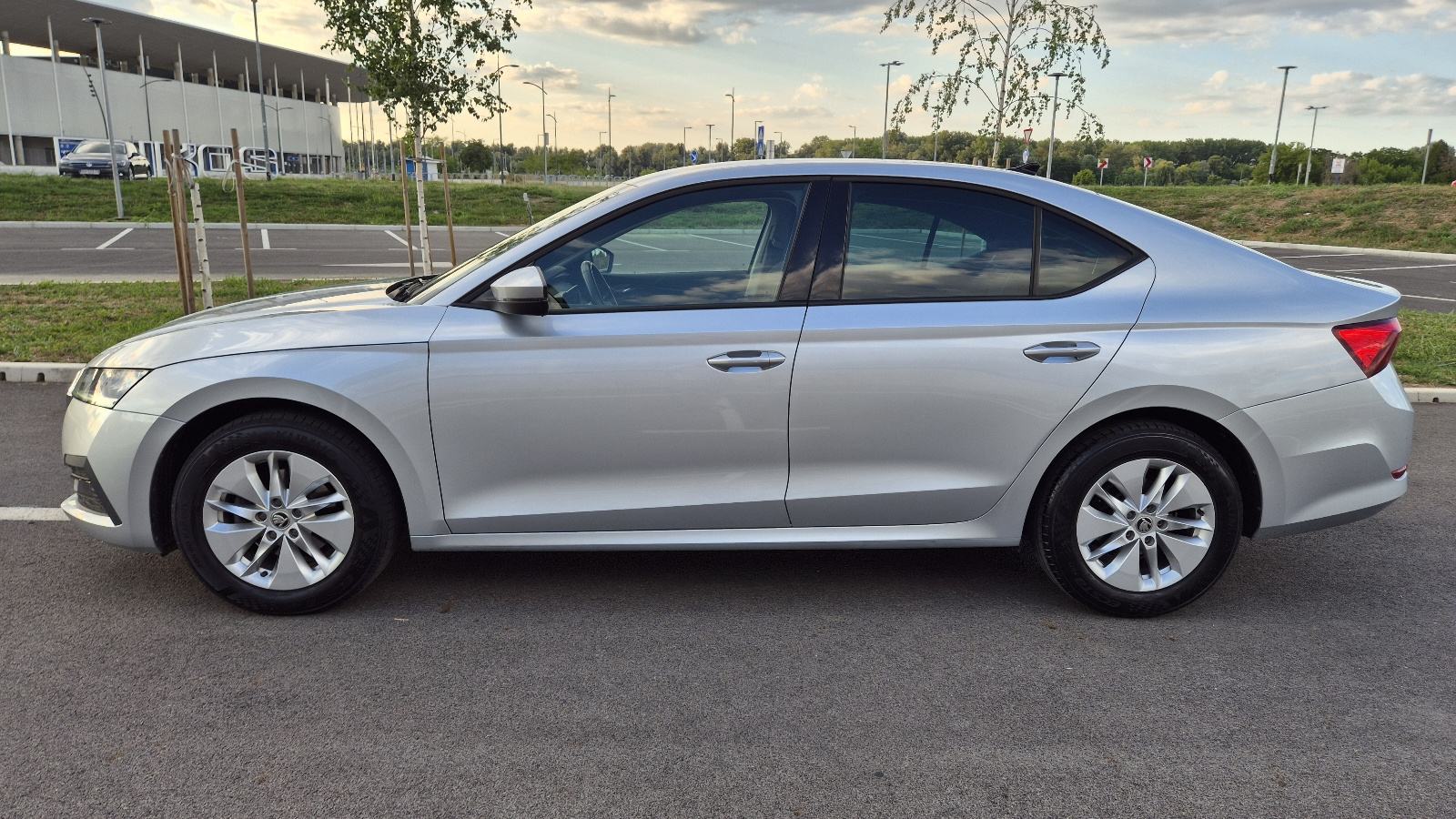 Škoda Octavia 2,0 TDI HR AUTO *VIRTUAL, CRISTAL LED, REG 02/2026, fotografija 10