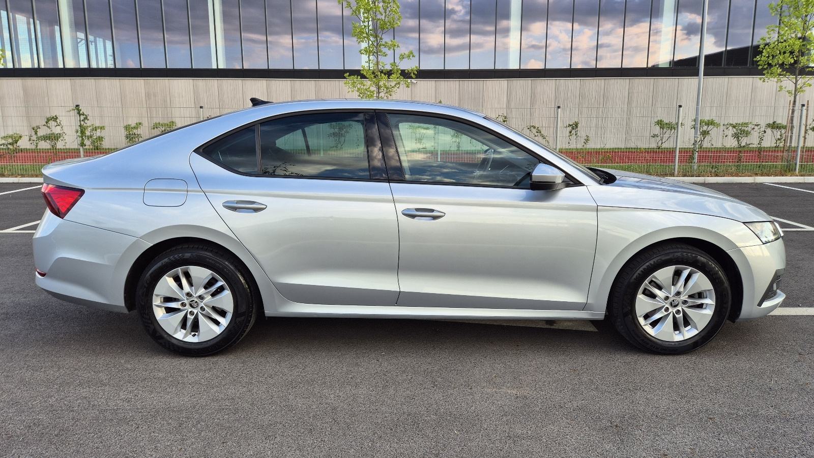 Škoda Octavia 2,0 TDI HR AUTO *VIRTUAL, CRISTAL LED, REG 02/2026, fotografija 9