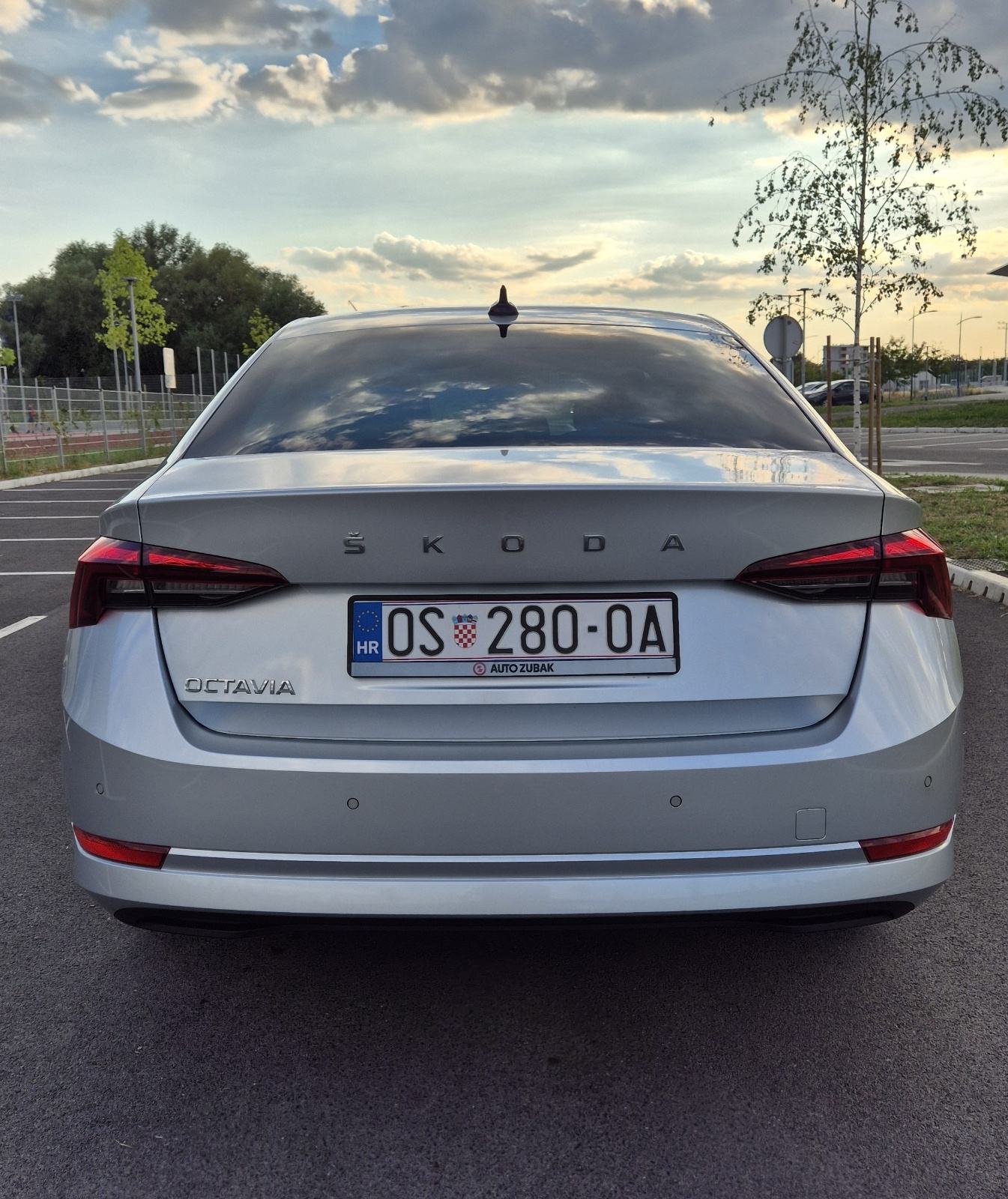 Škoda Octavia 2,0 TDI HR AUTO *VIRTUAL, CRISTAL LED, REG 02/2026, fotografija 8