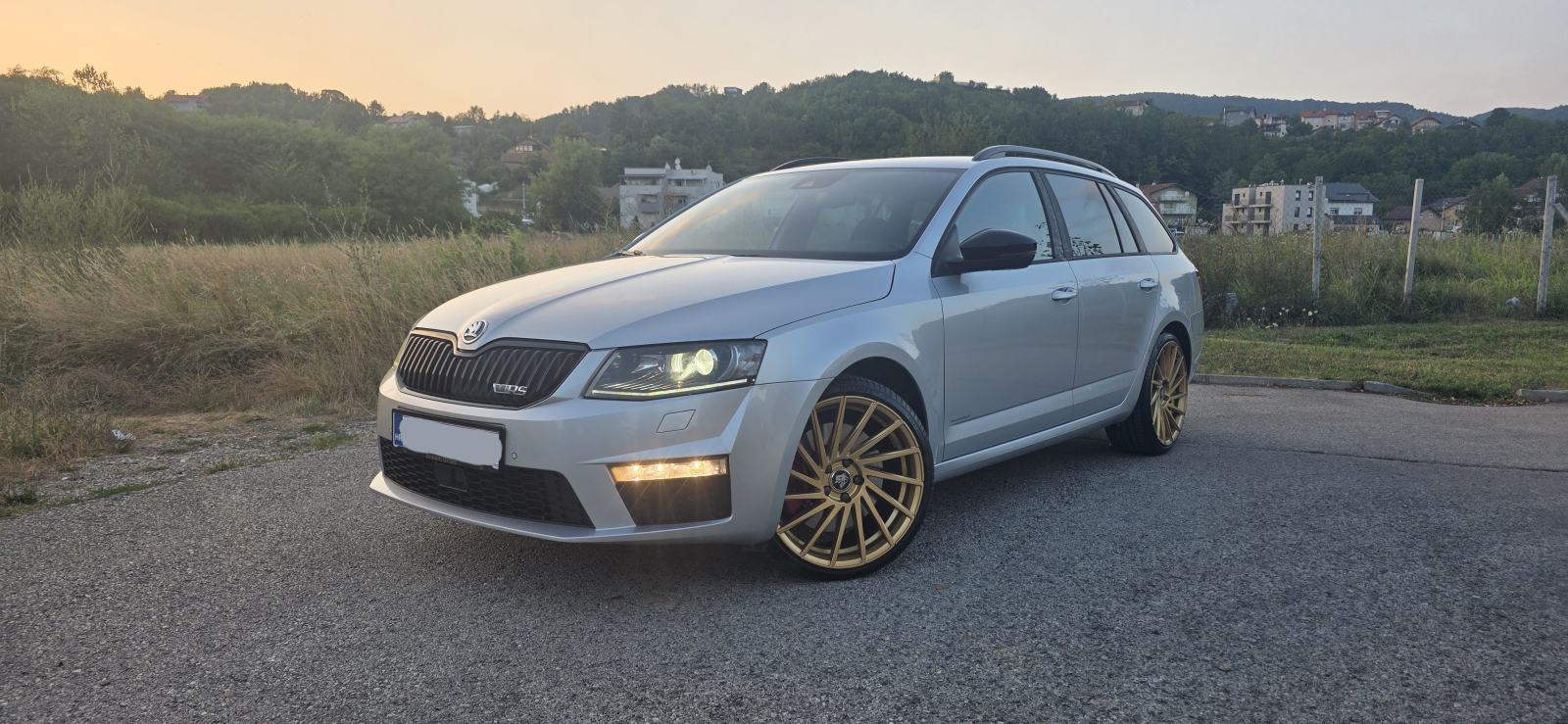 Škoda Octavia 2,0 TDI VRS DSG reg. do 07/27, Super stanje, fotografija 3