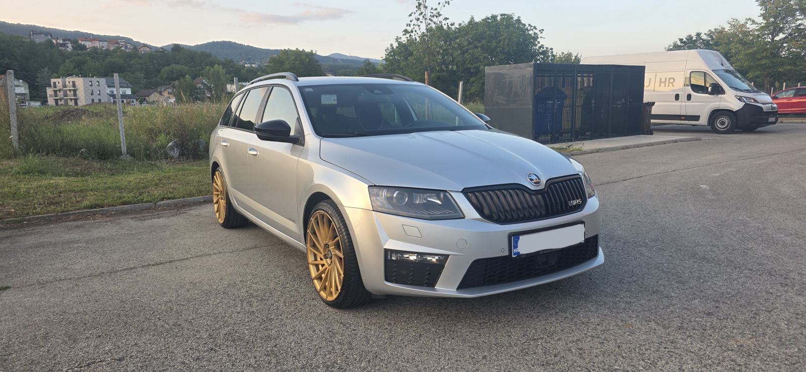 Škoda Octavia 2,0 TDI VRS DSG reg. do 07/27, Super stanje, fotografija 9