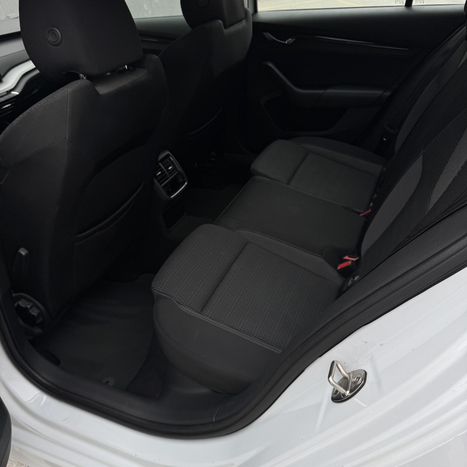 Škoda Octavia 2022. 2,0 TDI DSG | LED | SERVISNA | VIRTUAL, fotografija 13