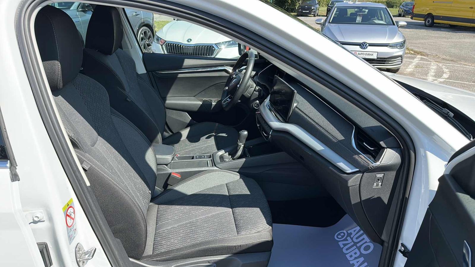SKODA OCTAVIA 2024 • PREMIUM jamstvo • AutoZubak Rabljena, fotografija 9