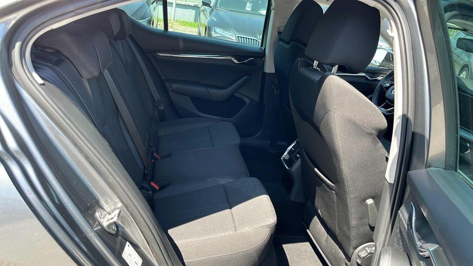 SKODA OCTAVIA 2024 • PREMIUM jamstvo • AutoZubak Rabljena, fotografija 10