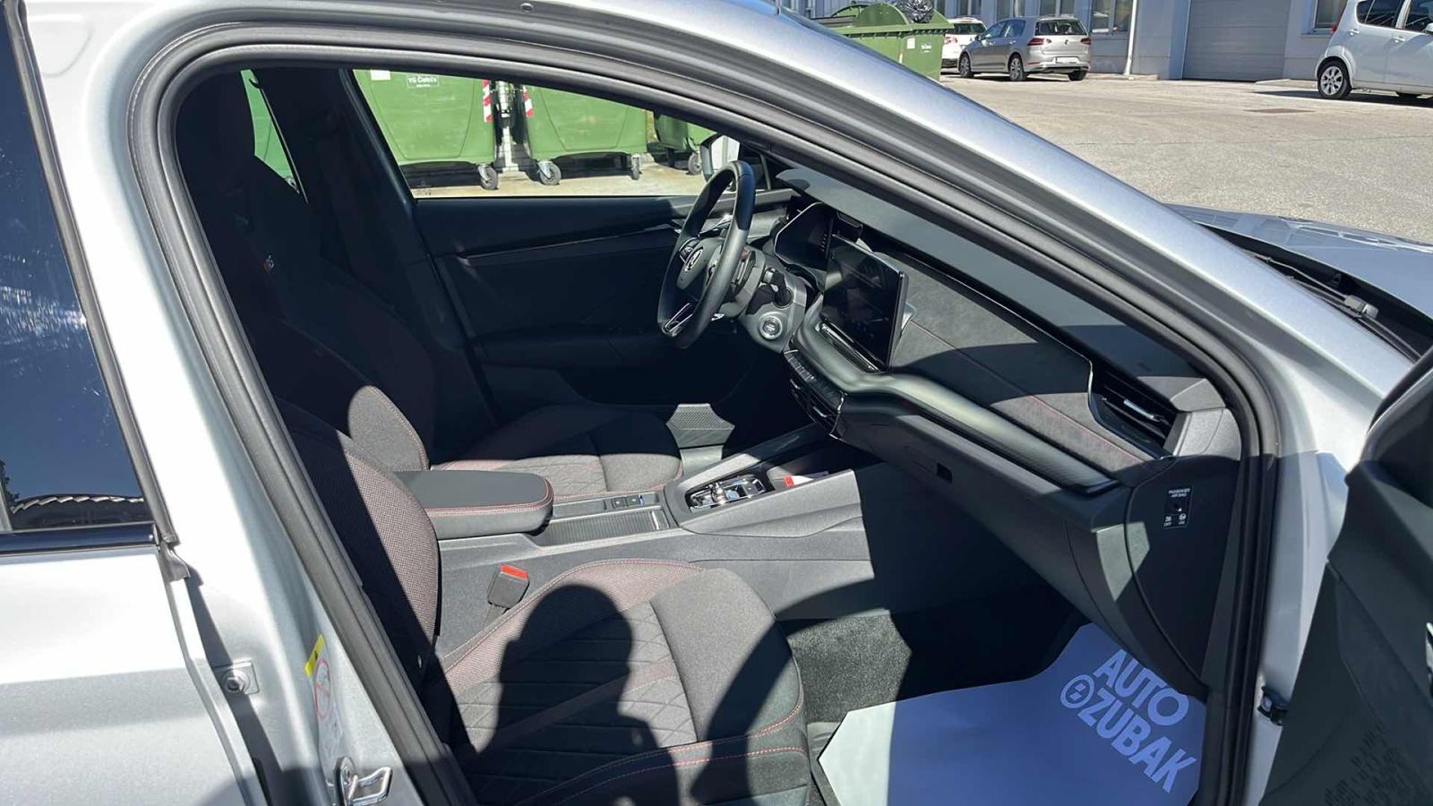 SKODA OCTAVIA 2024 • PREMIUM jamstvo • AutoZubak Rabljena, fotografija 9