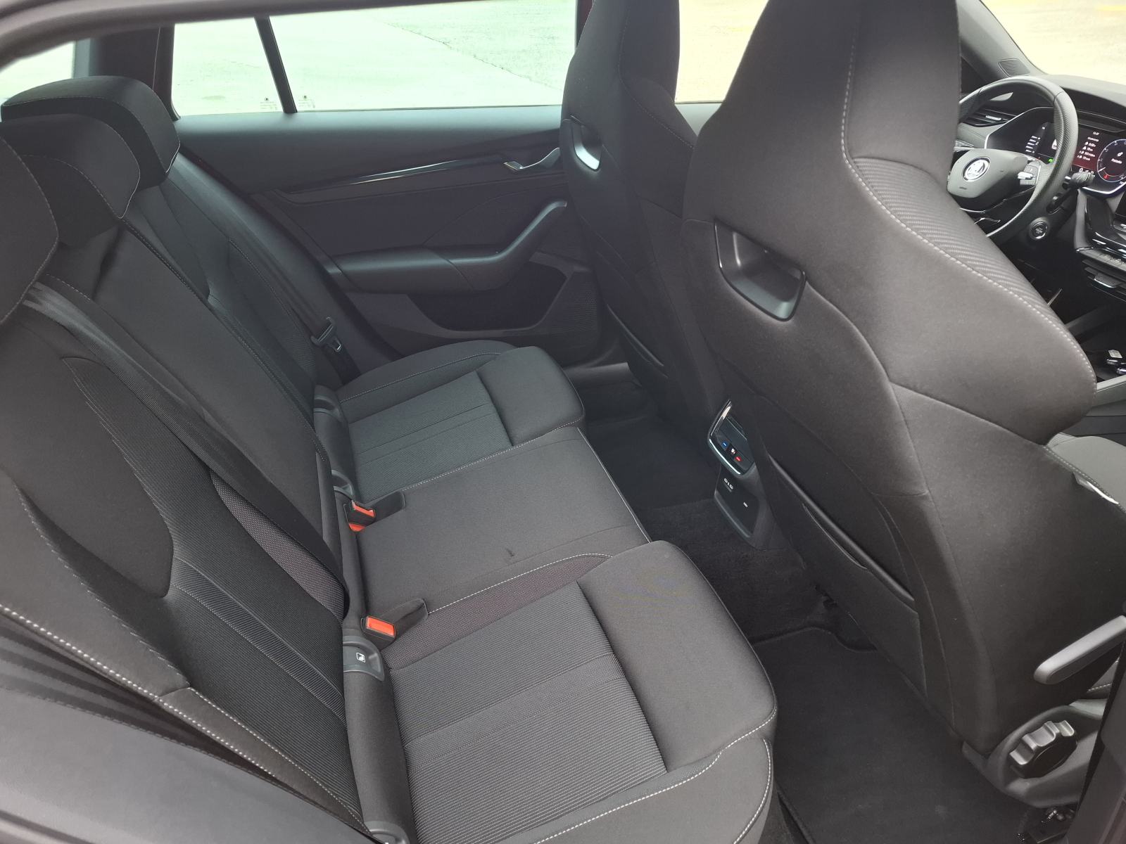 Škoda Octavia Combi 1,5 TSI DSG SPORTLINE - TOP STANJE, fotografija 13