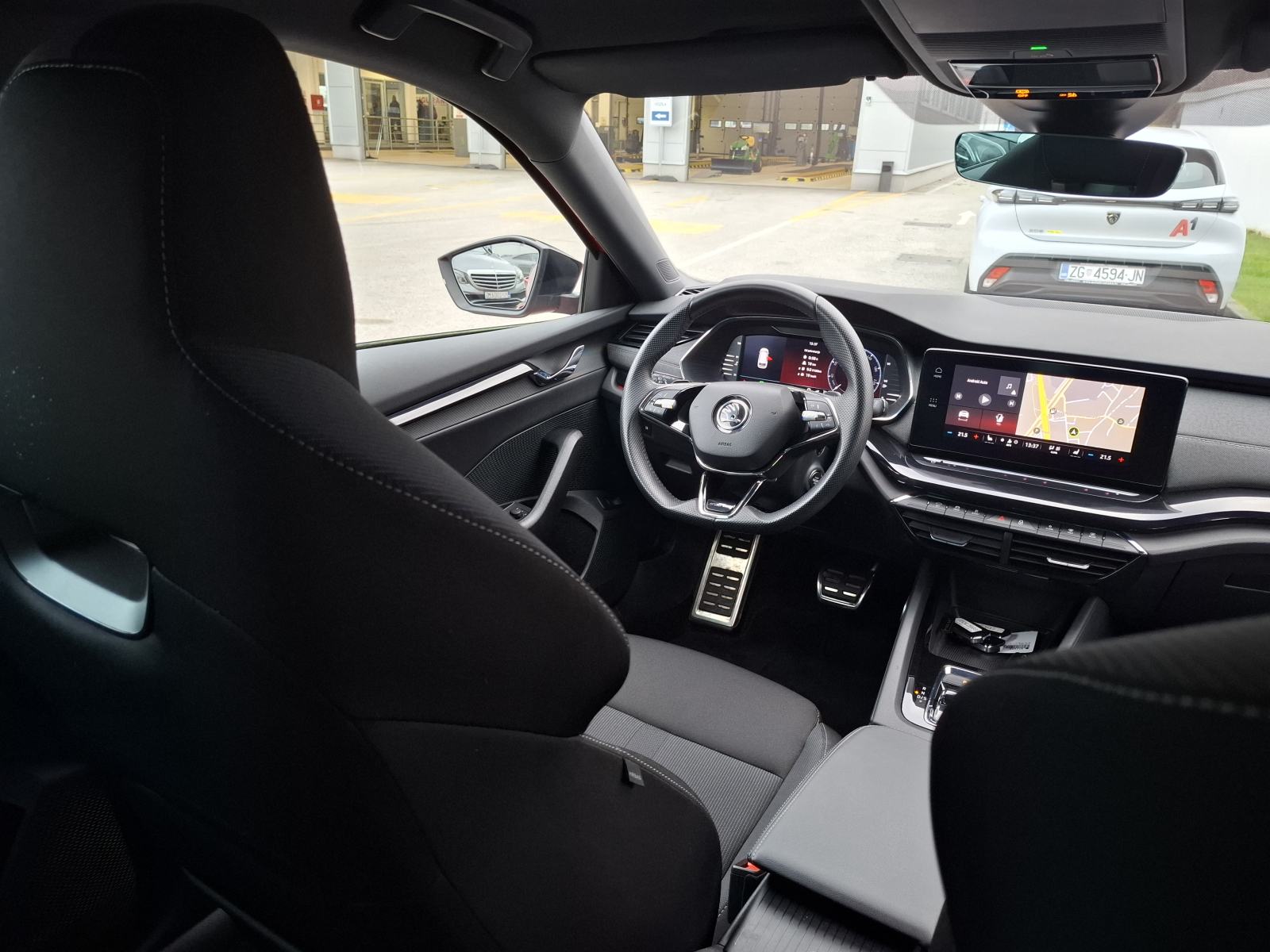 Škoda Octavia Combi 1,5 TSI DSG SPORTLINE - TOP STANJE, fotografija 10