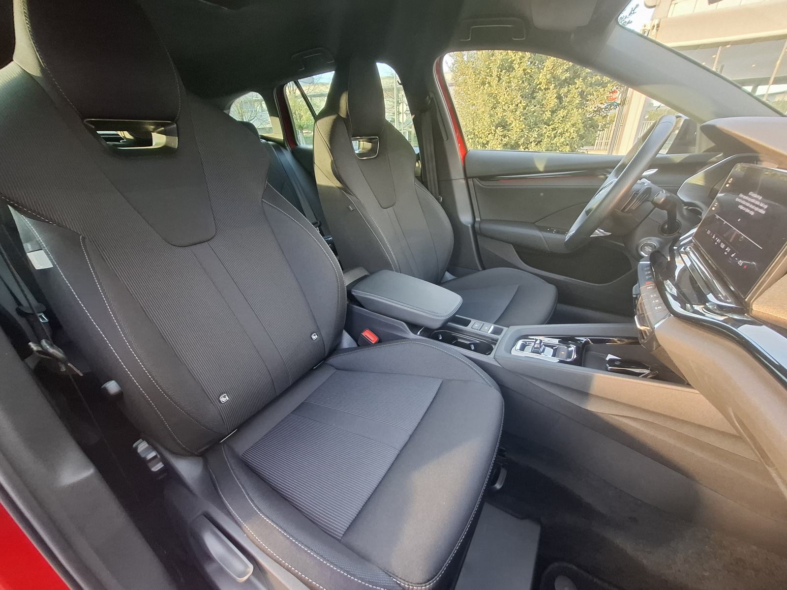 Škoda Octavia Combi 1,5 TSI DSG SPORTLINE - TOP STANJE, fotografija 12