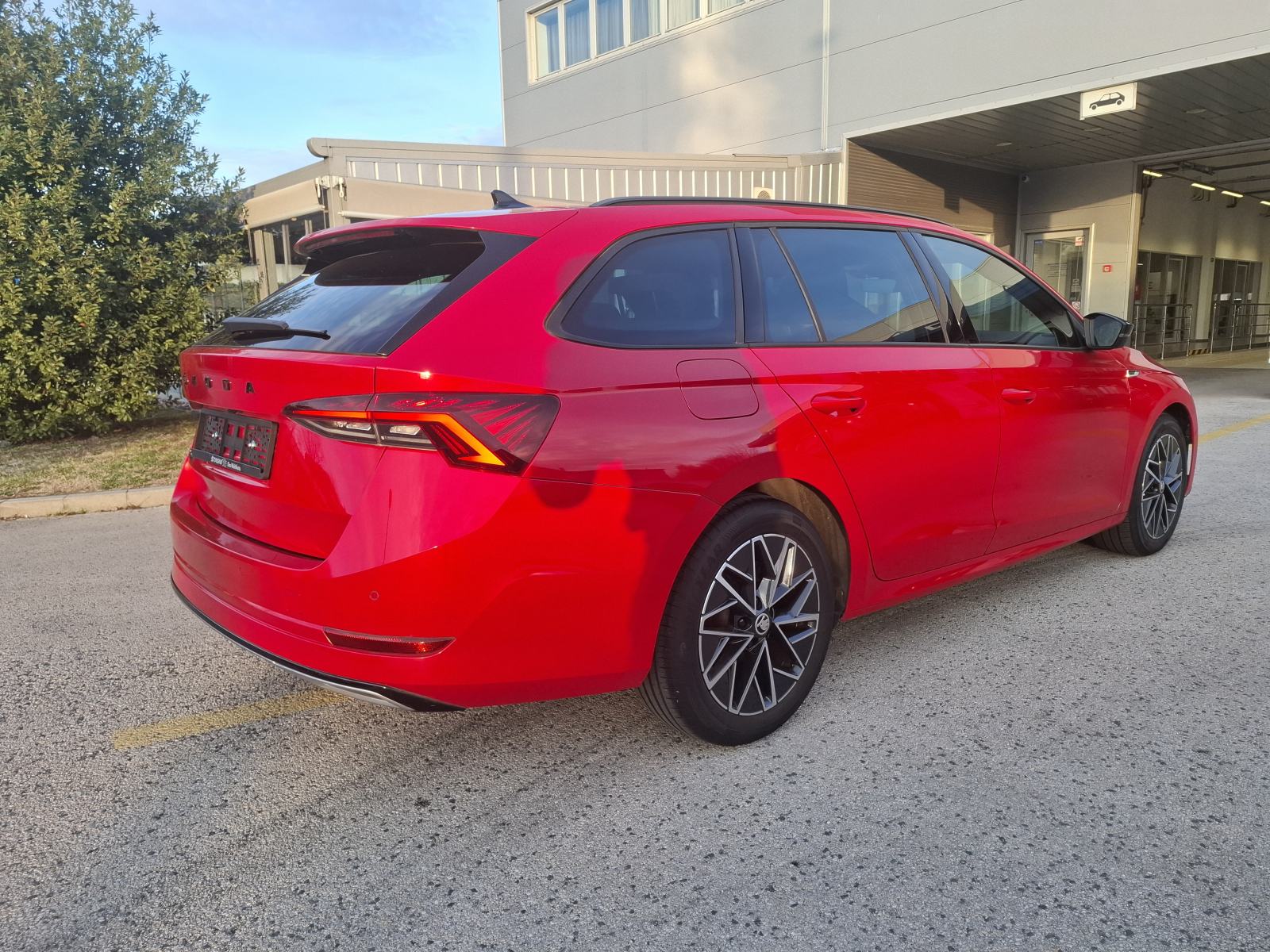 Škoda Octavia Combi 1,5 TSI DSG SPORTLINE - TOP STANJE, fotografija 7
