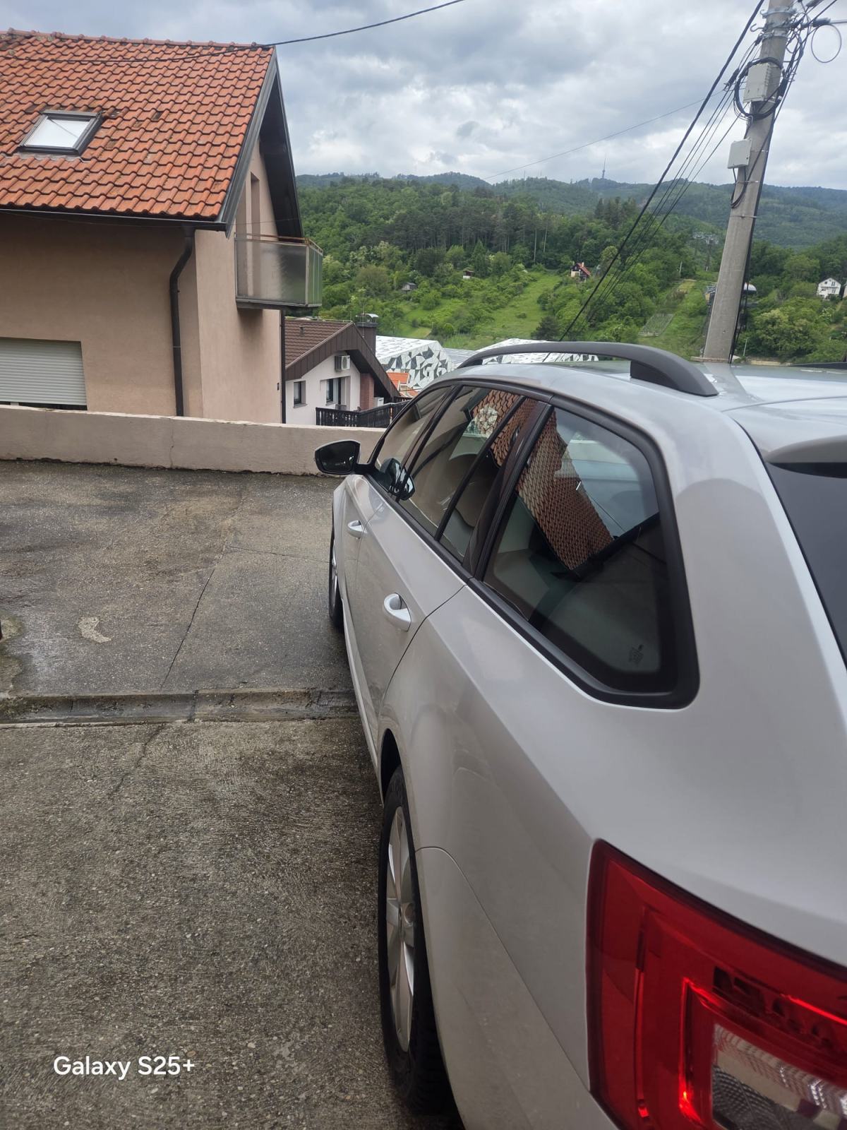 Škoda Octavia Combi 1,6 garancija reg 4/27, fotografija 3