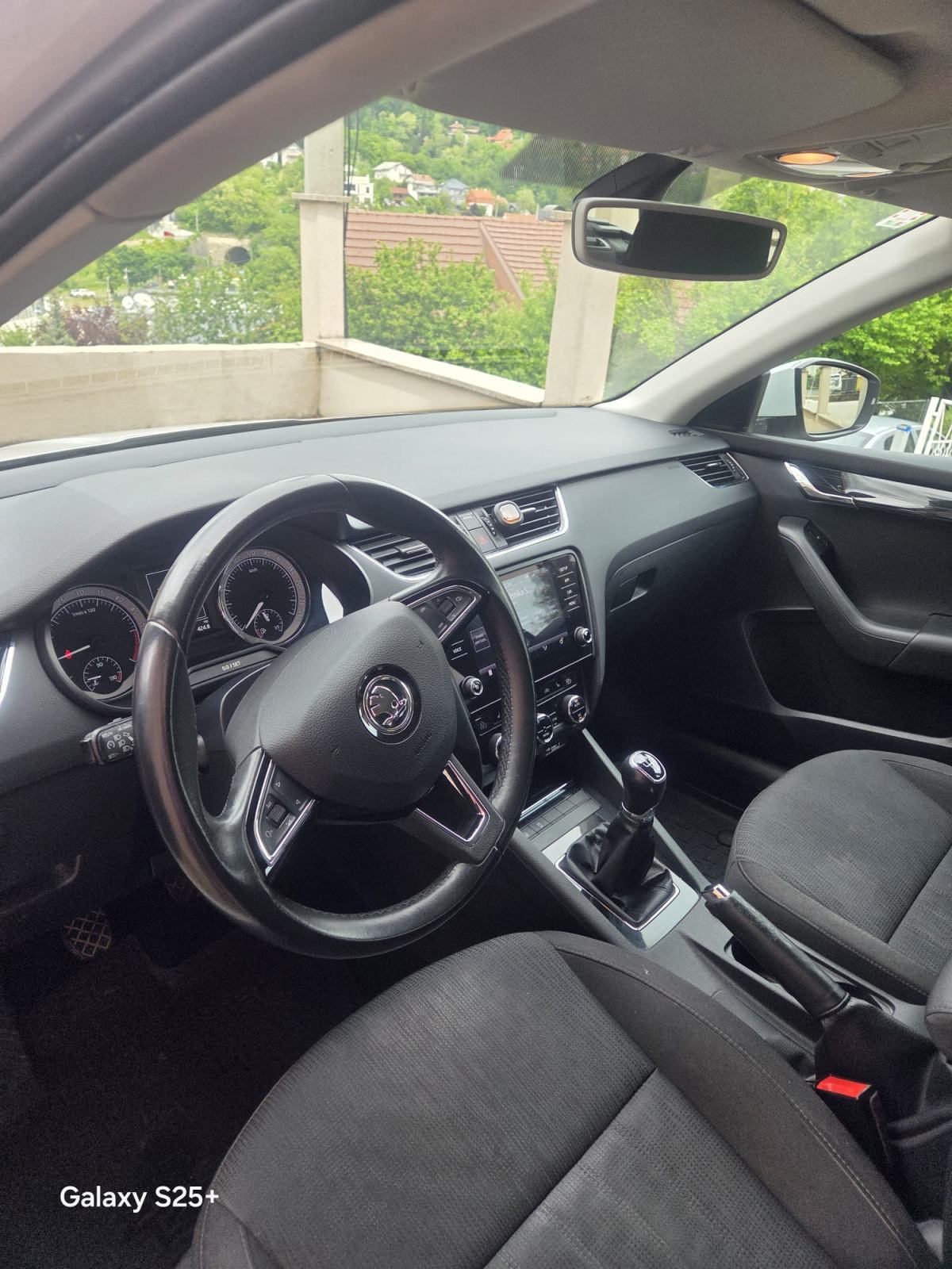 Škoda Octavia Combi 1,6 garancija reg 4/27, fotografija 5