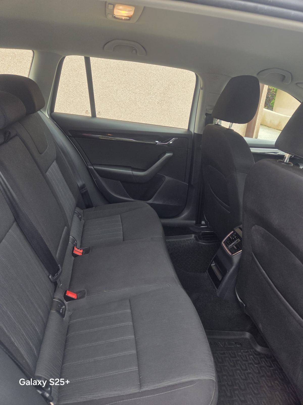 Škoda Octavia Combi 1,6 garancija reg 4/27, fotografija 7