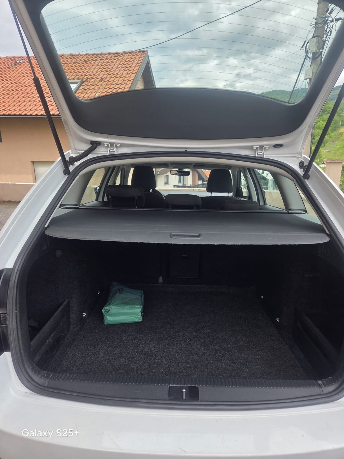 Škoda Octavia Combi 1,6 garancija reg 4/27, fotografija 9