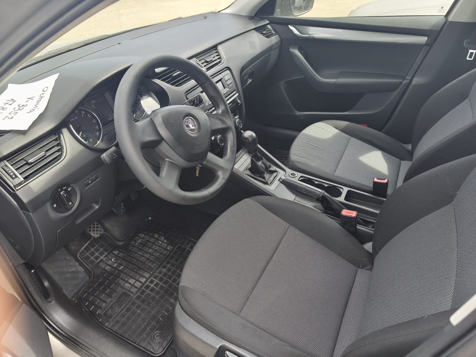 Škoda Octavia Combi 1,6 TDI 2015god na ime kupca prodajem, fotografija 7