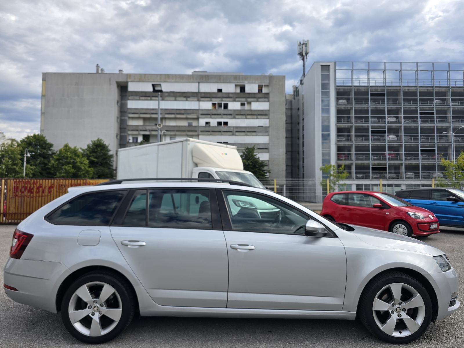 ŠKODA OCTAVIA COMBI 1.6 TDI * 2018.GOD. * ODLIČNO STANJE *BEZ ULAGANJA, fotografija 6