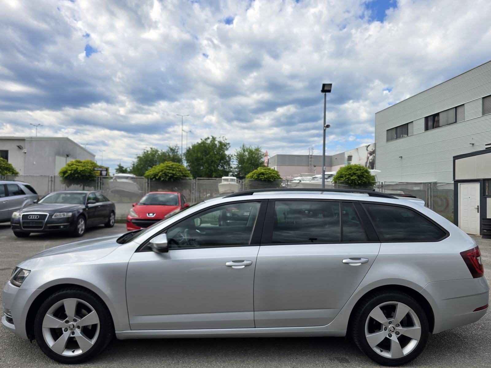 ŠKODA OCTAVIA COMBI 1.6 TDI * 2018.GOD. * ODLIČNO STANJE *BEZ ULAGANJA, fotografija 2