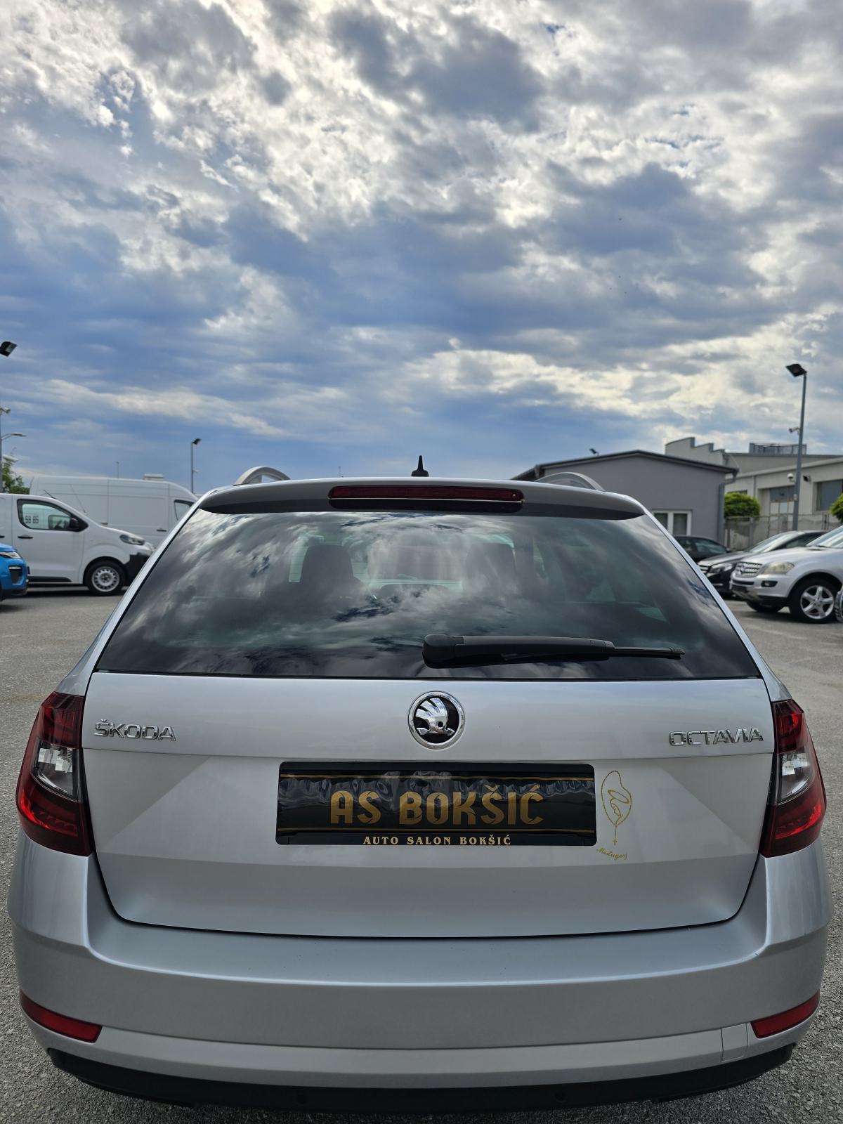 ŠKODA OCTAVIA COMBI 1.6 TDI * 2018.GOD. * ODLIČNO STANJE *BEZ ULAGANJA, fotografija 4