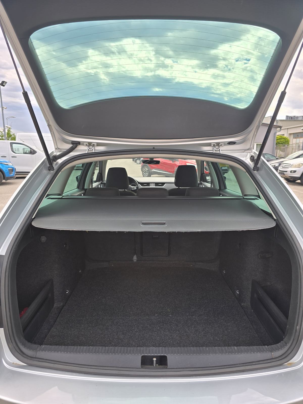 ŠKODA OCTAVIA COMBI 1.6 TDI * 2018.GOD. * ODLIČNO STANJE *BEZ ULAGANJA, fotografija 20