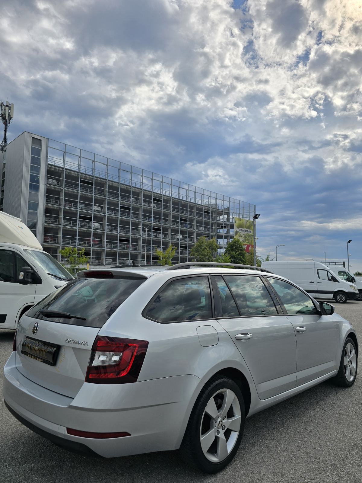 ŠKODA OCTAVIA COMBI 1.6 TDI * 2018.GOD. * ODLIČNO STANJE *BEZ ULAGANJA, fotografija 5