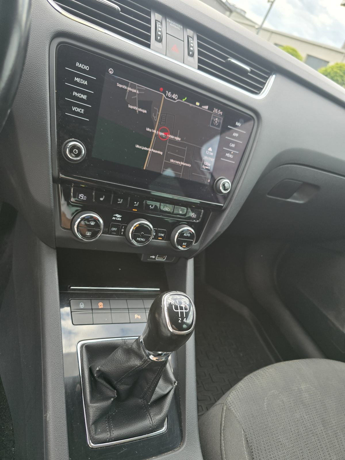 ŠKODA OCTAVIA COMBI 1.6 TDI * 2018.GOD. * ODLIČNO STANJE *BEZ ULAGANJA, fotografija 16