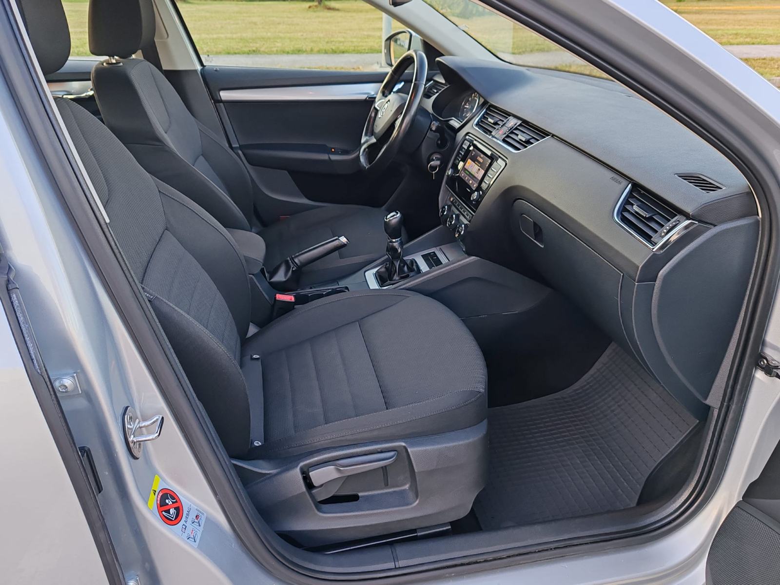 Škoda Octavia Combi 1,6 TDI,213000, 2014G, KARTICE DO 36 RATA, fotografija 11