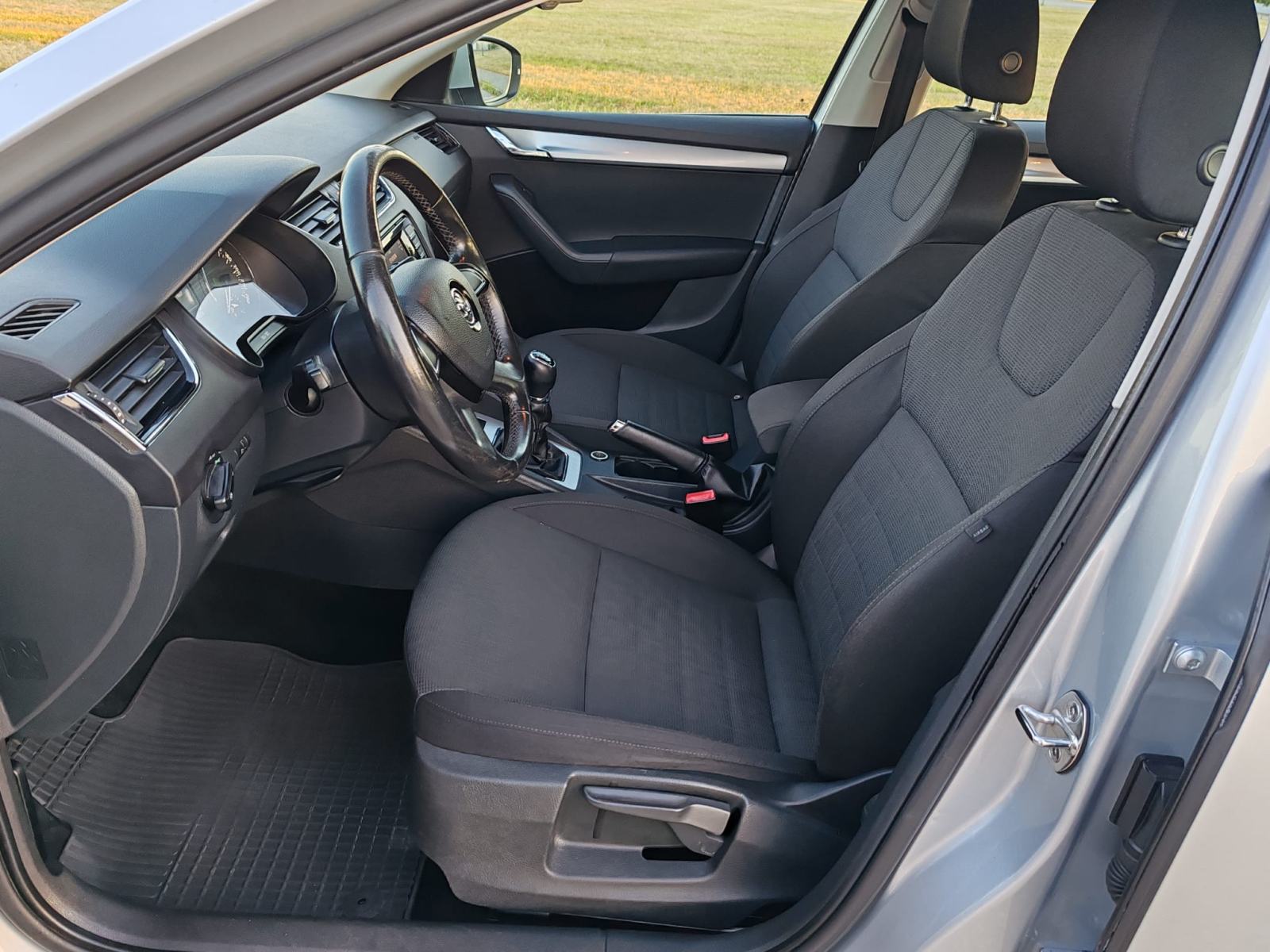 Škoda Octavia Combi 1,6 TDI,213000, 2014G, KARTICE DO 36 RATA, fotografija 8