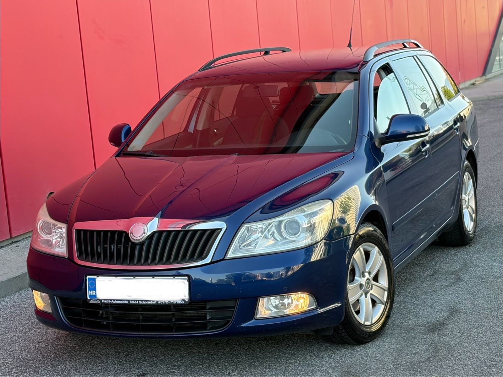 ŠKODA OCTAVIA COMBI 1.6 TDI 220.000 KM METALIK TAMNO PLAVA BOJA!!!, fotografija 3