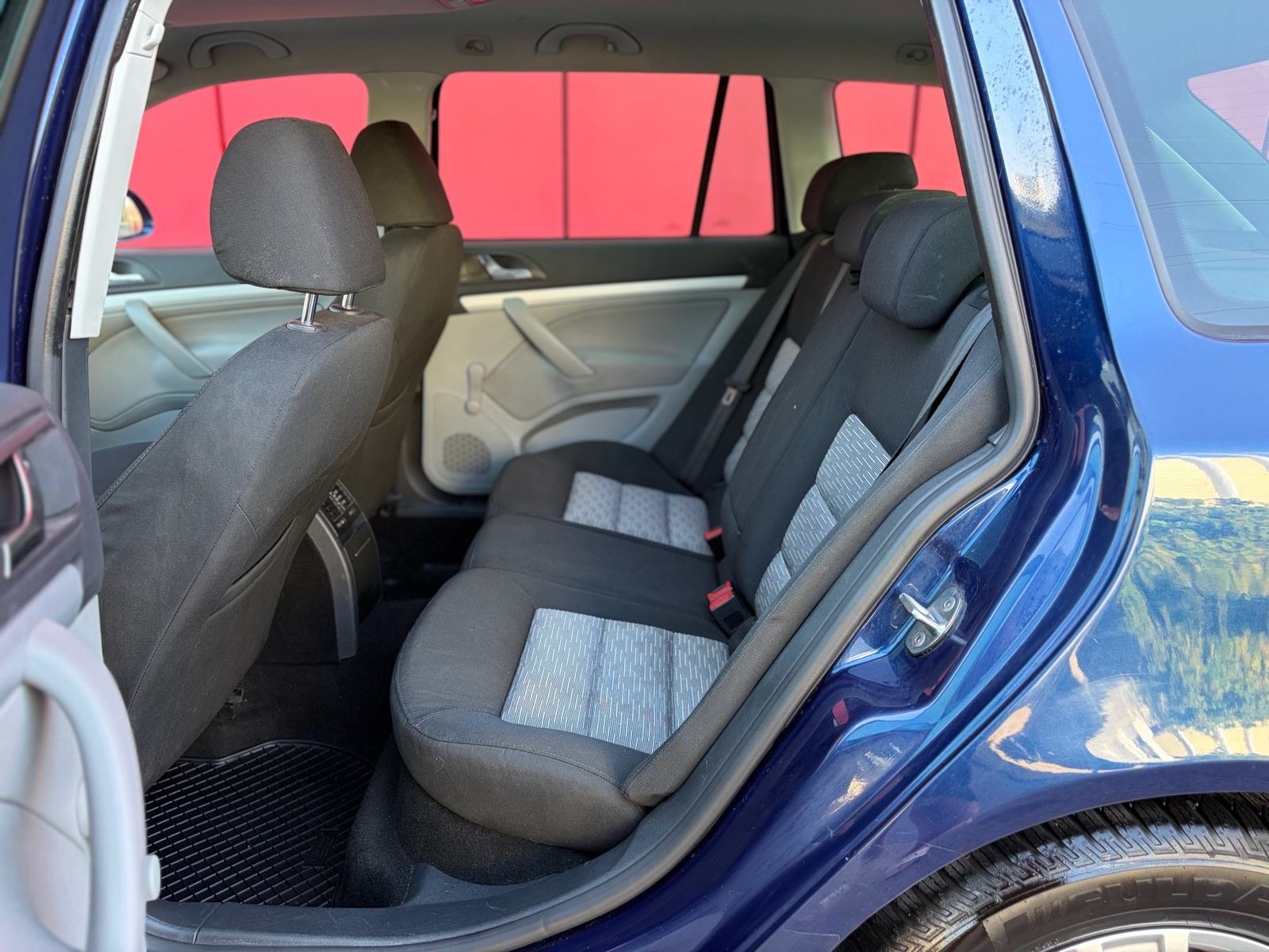 ŠKODA OCTAVIA COMBI 1.6 TDI 220.000 KM METALIK TAMNO PLAVA BOJA!!!, fotografija 11