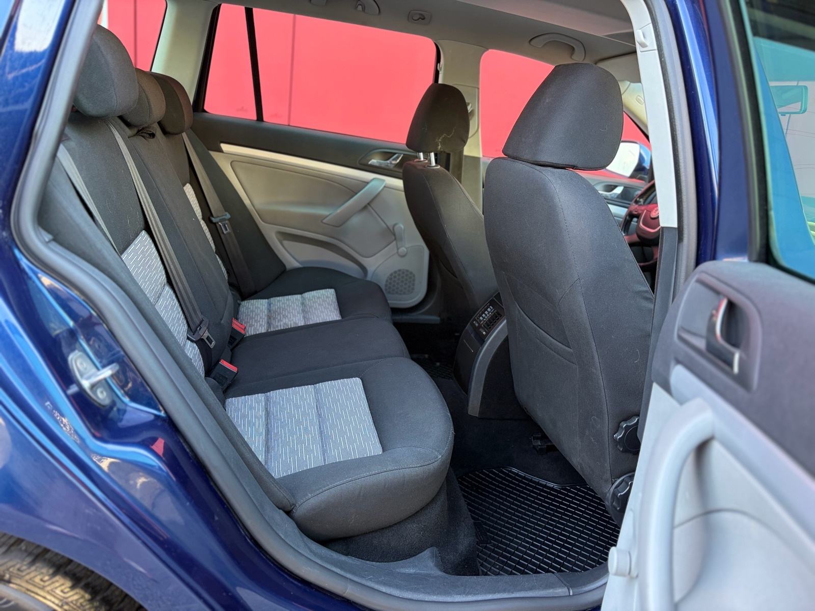 ŠKODA OCTAVIA COMBI 1.6 TDI 220.000 KM METALIK TAMNO PLAVA BOJA!!!, fotografija 12