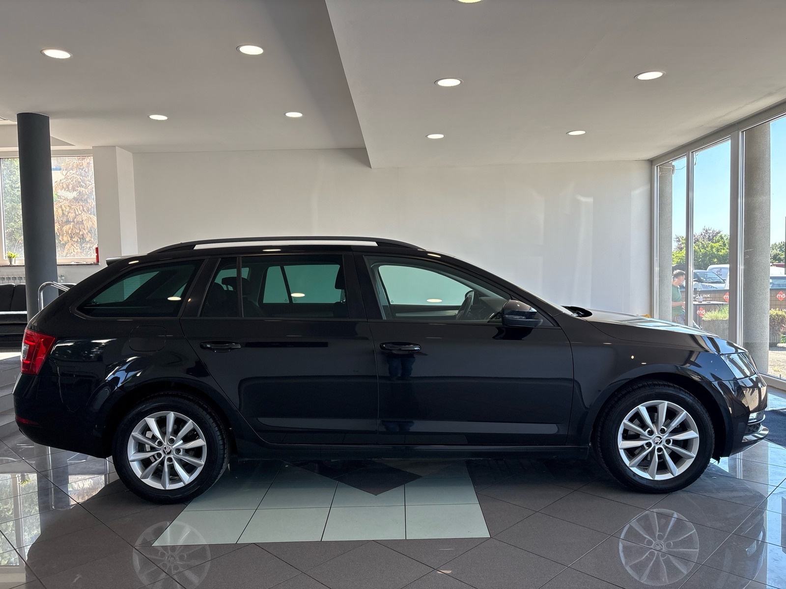 Škoda Octavia Combi 1,6 TDI Ambition, fotografija 7