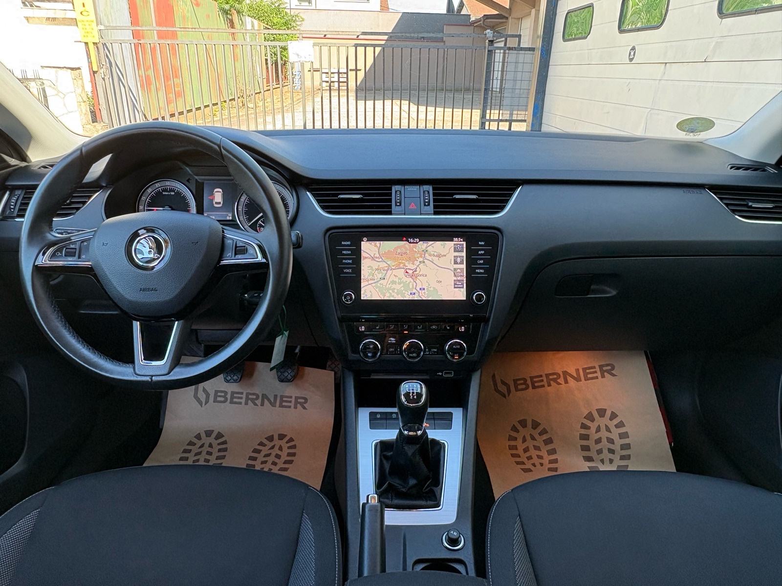 Škoda Octavia Combi 1,6 TDI Ambition, fotografija 12