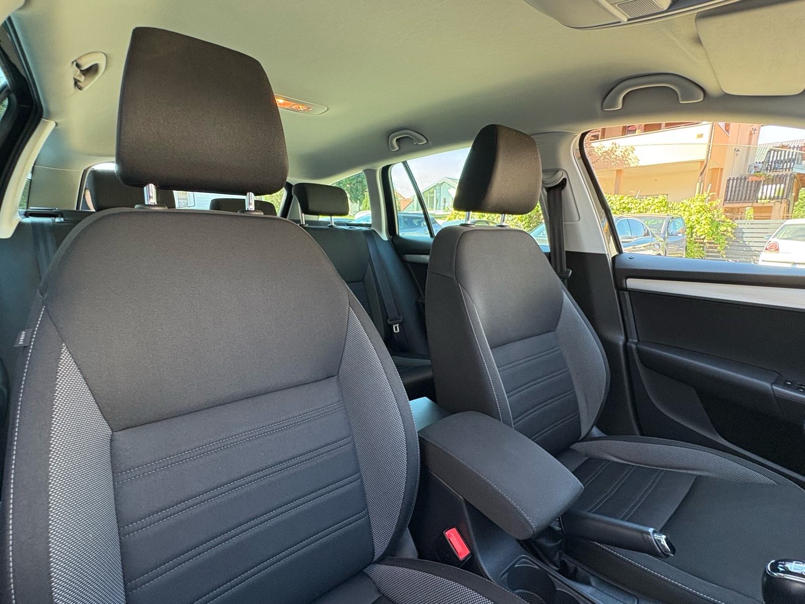 Škoda Octavia Combi 1,6 TDI Ambition, fotografija 10