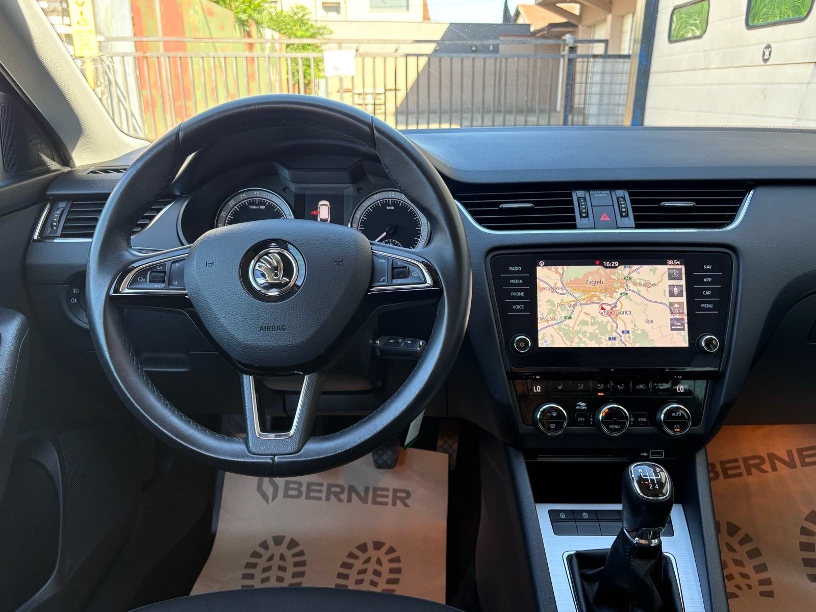 Škoda Octavia Combi 1,6 TDI Ambition, fotografija 9