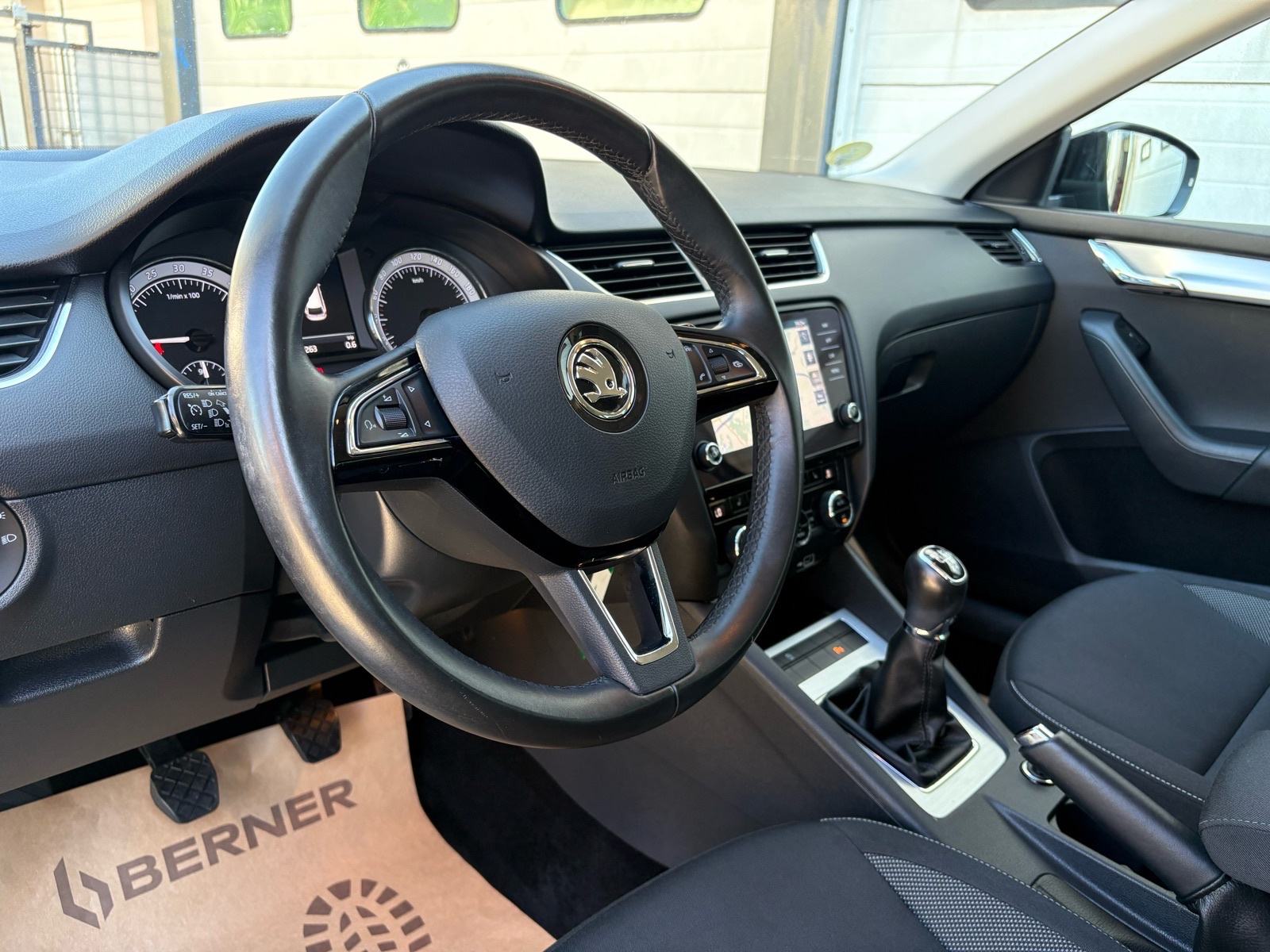 Škoda Octavia Combi 1,6 TDI Ambition, fotografija 8