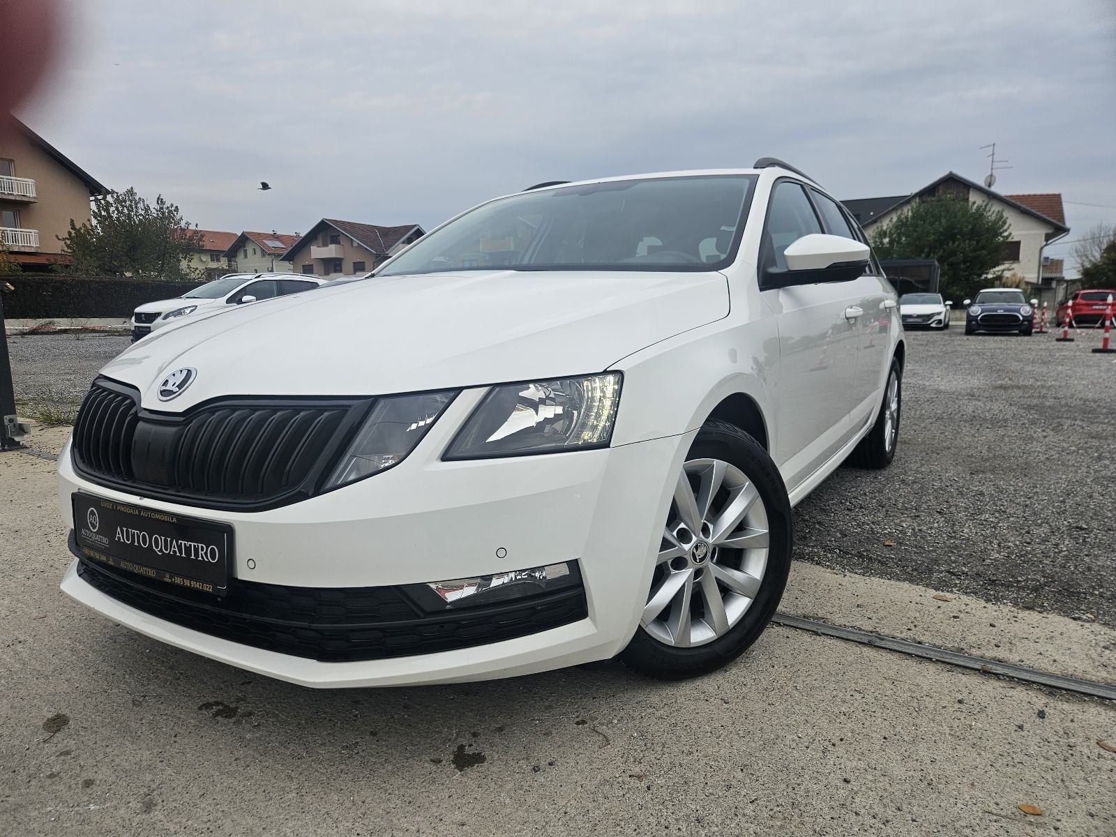 Škoda Octavia Combi 1,6 TDI automatik NAVIGACIJA /REDIZAJN TOP STAN, pogled izvana - slika 1