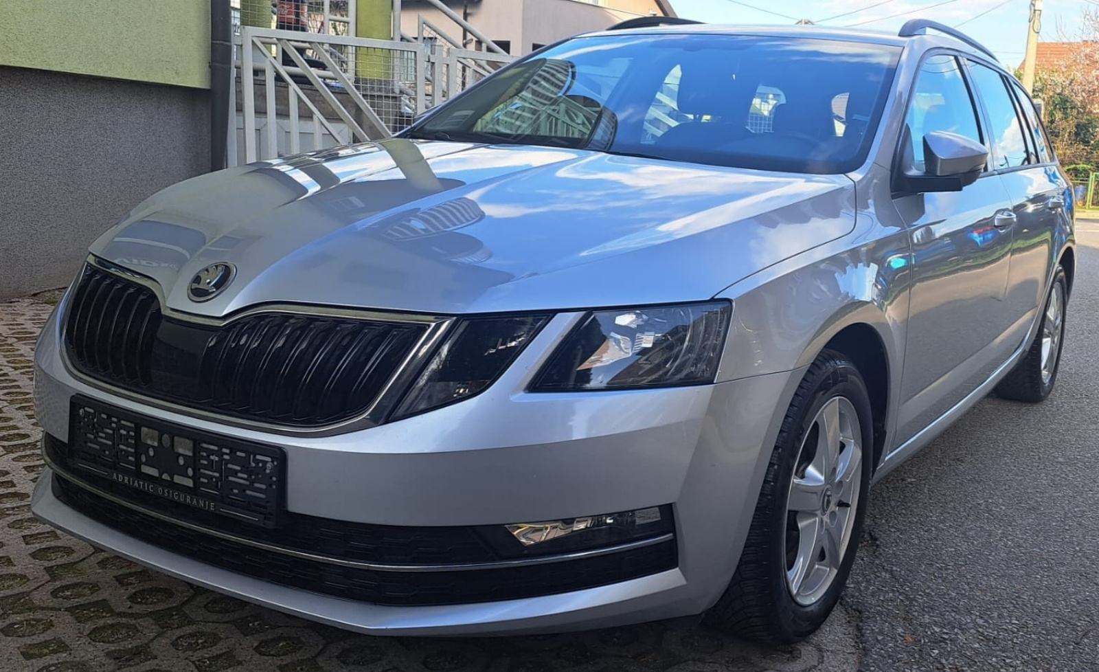 Škoda Octavia Combi TDI DIESEL 115KS ALU,TEMPOMAT,NAVI,LED, pogled izvana - slika 1